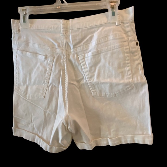 Jones Wear Sport Shorts White Stretch Five Pocket Cuffs High Waist Size 8 - Picture 2 of 8